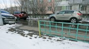 Автомобилисты вторгаются на зеленую зону